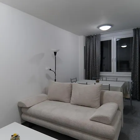 Modern For 6 People Near The Adrspach Rocks شقة
