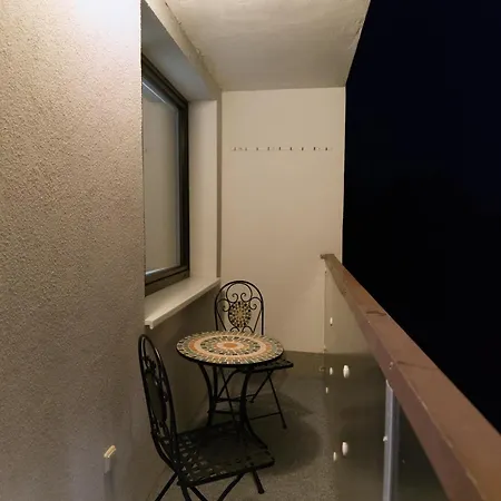 Modern For 6 People Near The Adrspach Rocks *